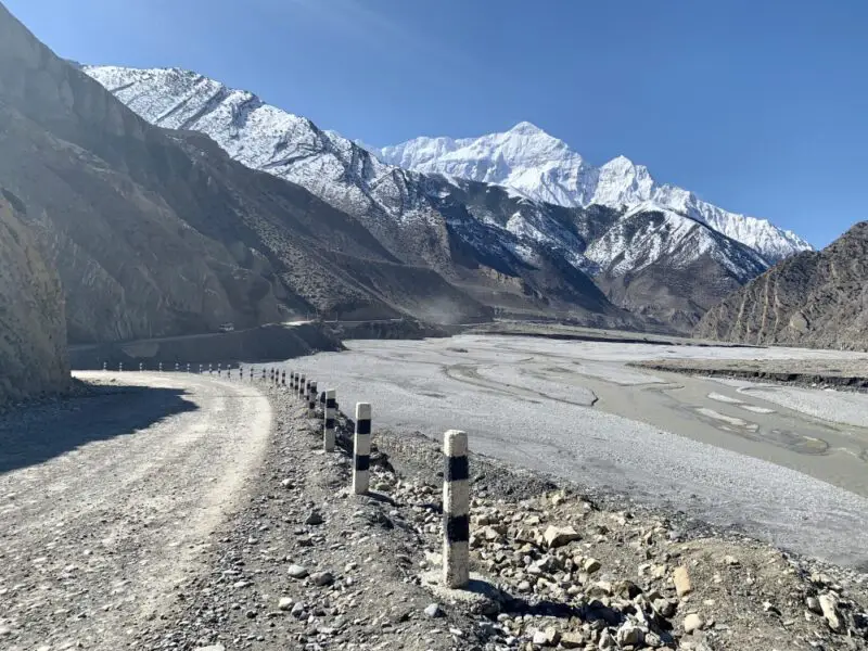 Na trasie Annapurna Circuit droga prowadzi aż do Manang i Muktinath.