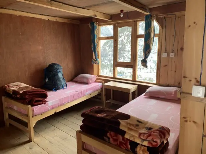 W Upper Pisang na wysokości 3300 m na trasie Wokół Annapurny w tym bardzo ładnym pokoju w nocowałam za darmo.