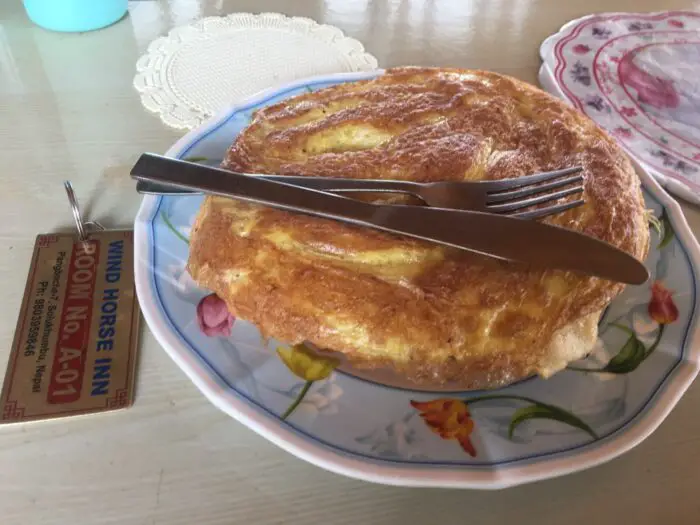Pyszny omlet w Pangboche na wysokości 4000 m na trasie EBC.