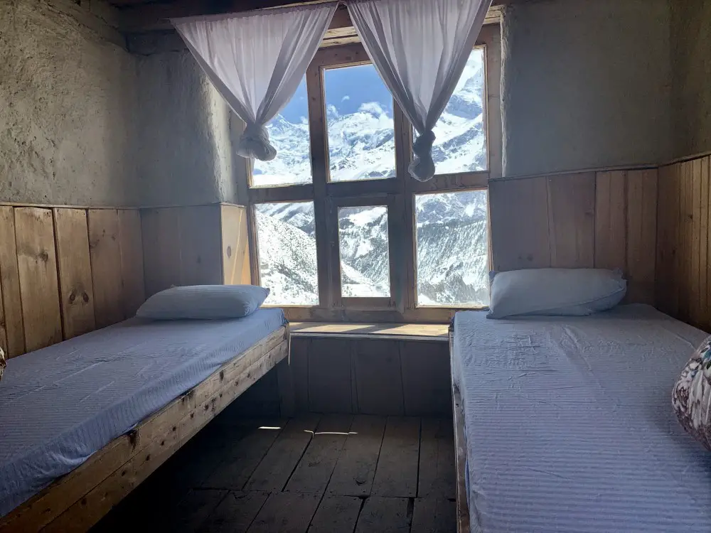Czysty i przytulny pokój na trasie wokół Annapurny