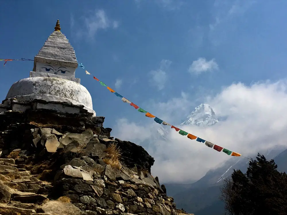 EBC trek - Ama Dablam and stupa