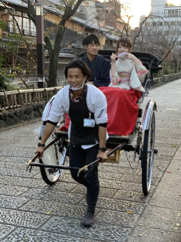 Tradycyjna piesza riksza w Kioto