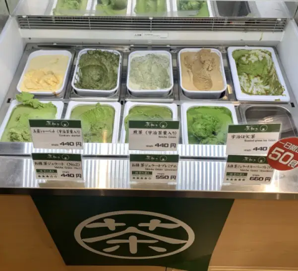 Wybór lodów o smaku zielonej herbaty jest w Kioto ogromny.