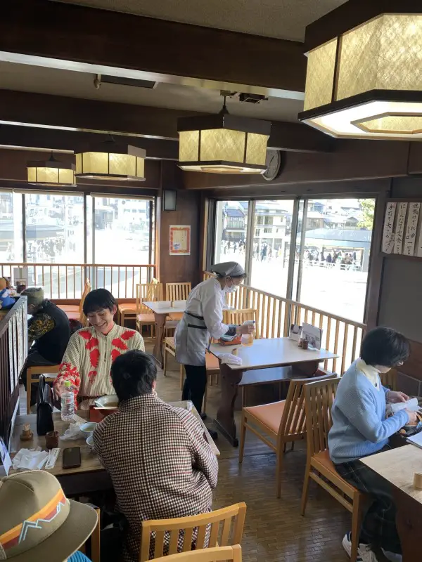 Wnętrze restauracji Matsuba w Kioto.