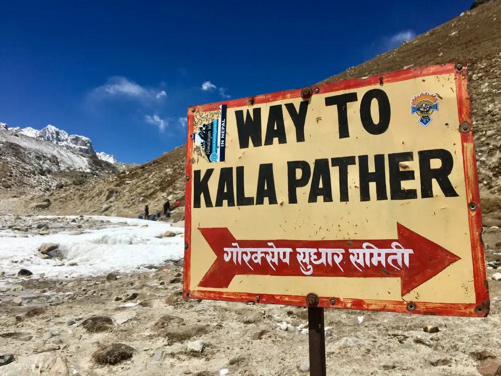 way to Kala Pattar