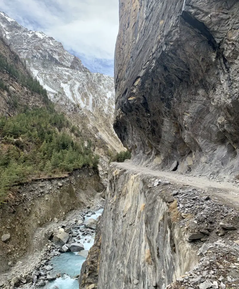 Droga dla jeepów - trekking wokół Annapurny.