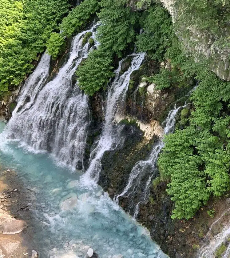 Blue pond - Shirahige waterfalls