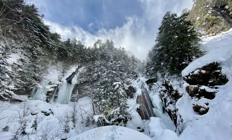 Sanbondaki Falls - indenpendent snowshoeing in Japan