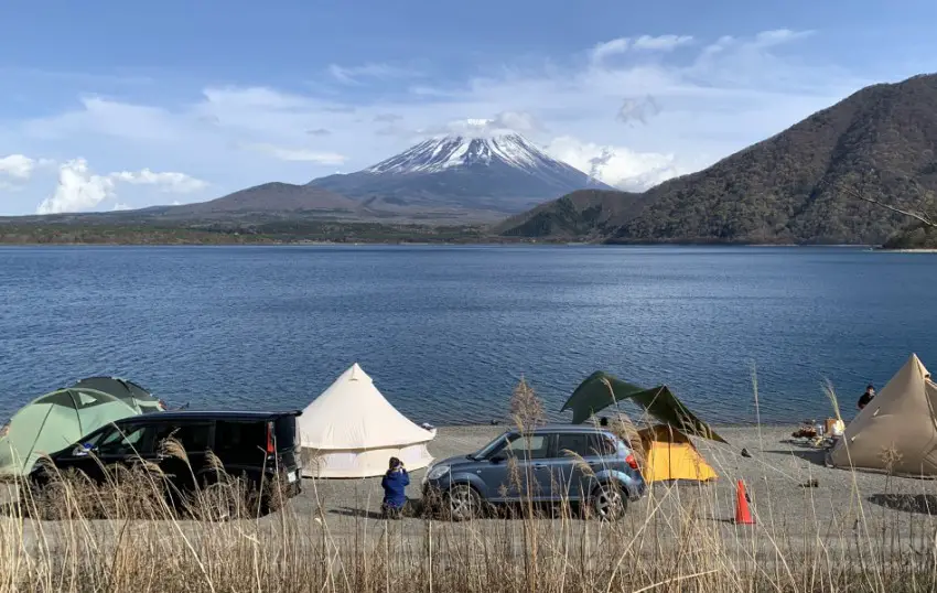 Kemping pod Górą Fuji Jezioro Motosu