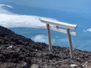 Read more about the article Poradnik Jak Zarezerwować Schronisko na Górze Fuji