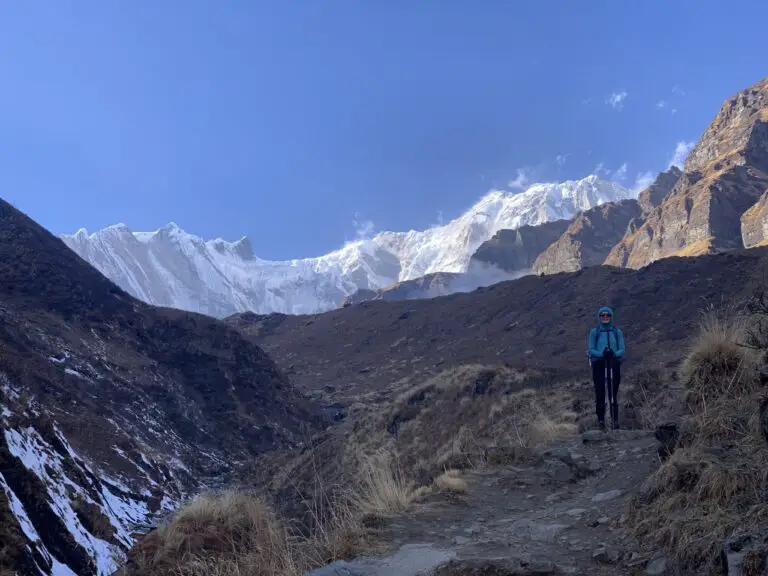Read more about the article Trekking w Nepalu Bez Przewodnika – Nowy Zakaz w Praktyce