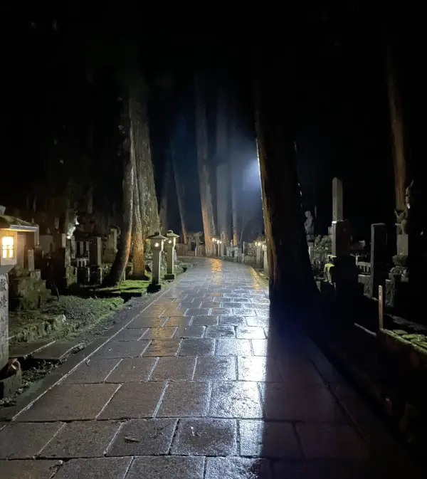 Okunoin Cementary at night - Koyasan 2 days