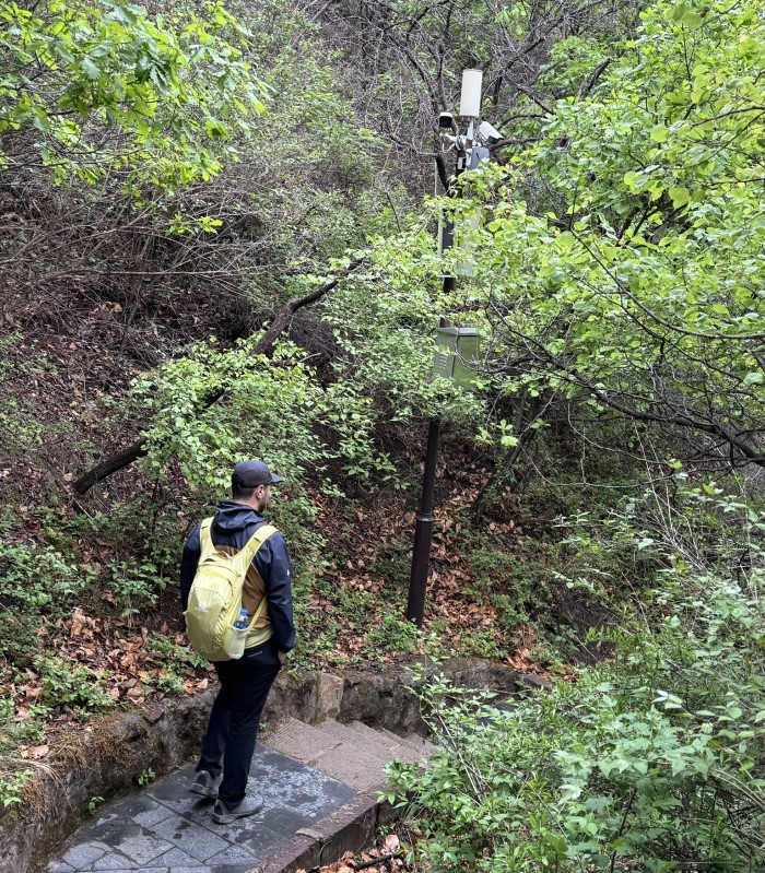 Great Wall Jinshanling forest path going down