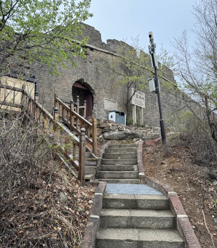 Great Wall Jinshanling path going down